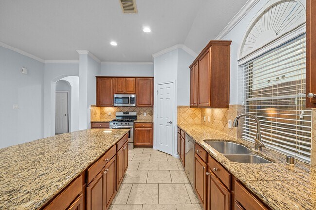 Building Photo - 5123 Shadow Breeze Ln