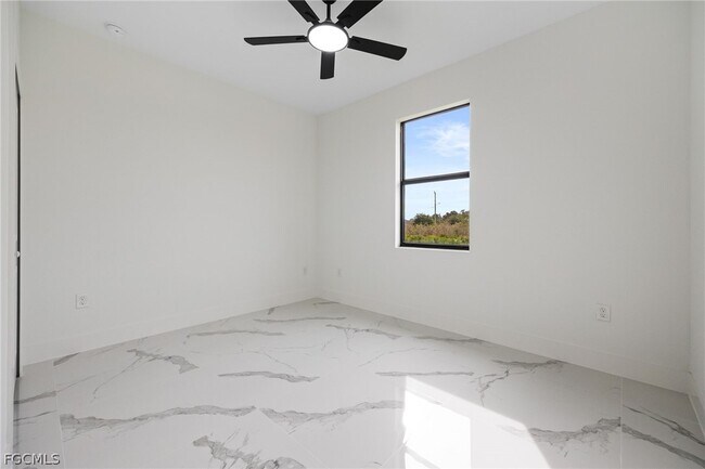 Building Photo - 2713 25th St SW