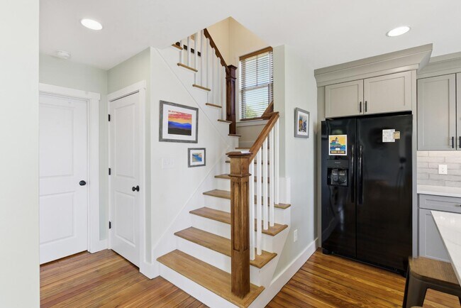 Building Photo - 1124 Narragansett Blvd