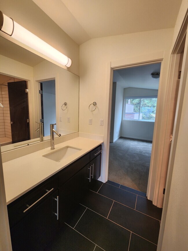 Bathroom connected to both bedrooms - 2118 NE 89th St