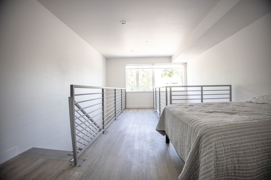 Building Photo - 301 D St