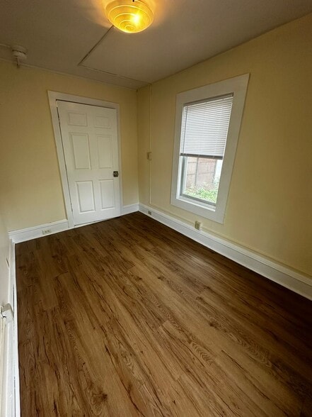 Building Photo - 9 Lakeview Terrace