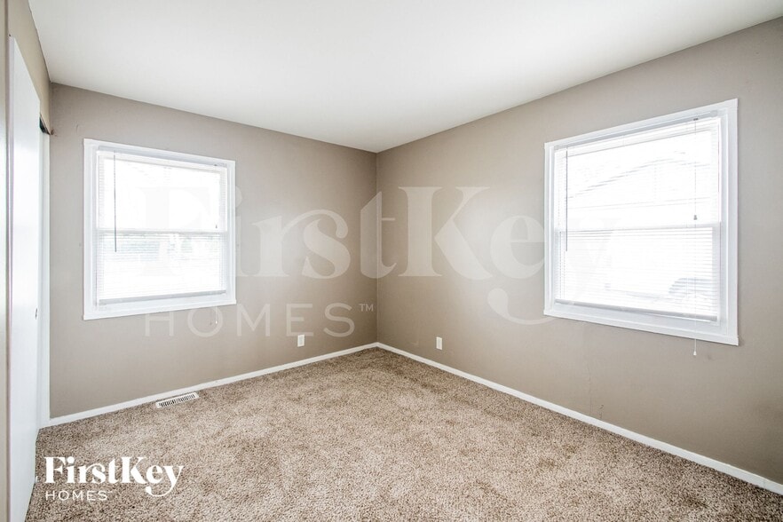 Building Photo - 3107 N Fuller Dr