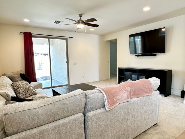 Building Photo - BEAUTIFUL VERRADO 3 BEDROOM PLUS DEN WITH ...