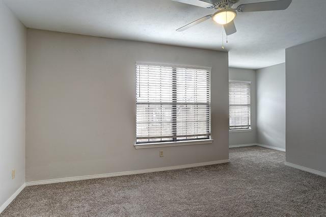 Building Photo - 9910 Royal Ln