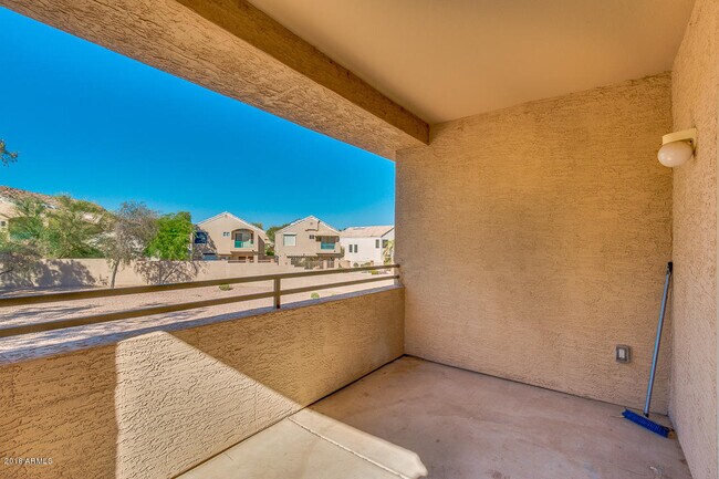 Building Photo - 16013 S Desert Foothills Pkwy
