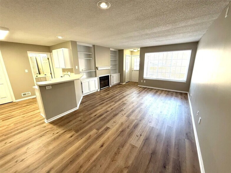 Building Photo - 6855 Woodland Ave