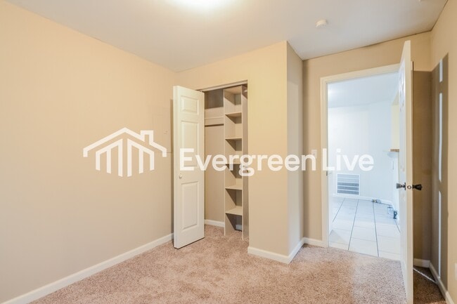 Building Photo - 114 S Sheridan Ave