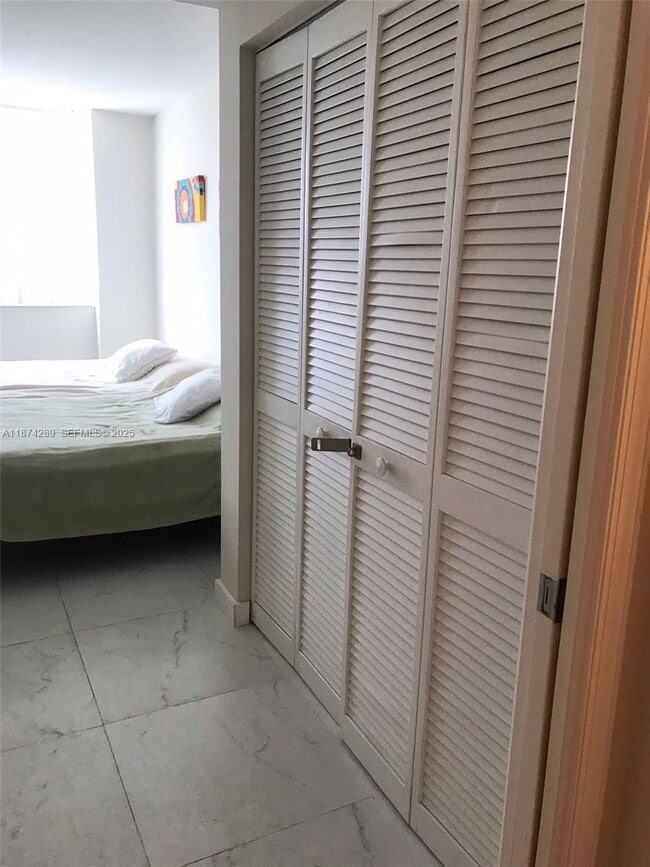 Building Photo - 19501 W Country Club Dr