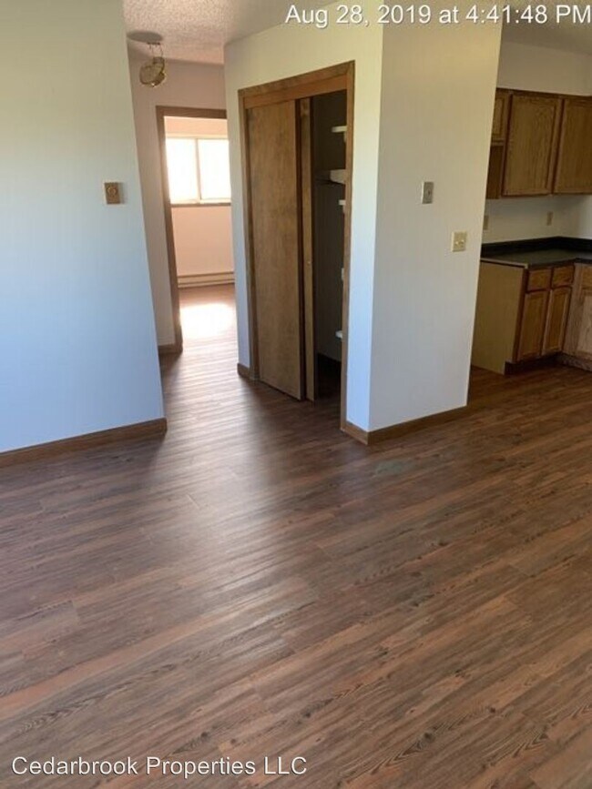 Building Photo - 2 br, 1 bath Apartment - 425 6th Ave S