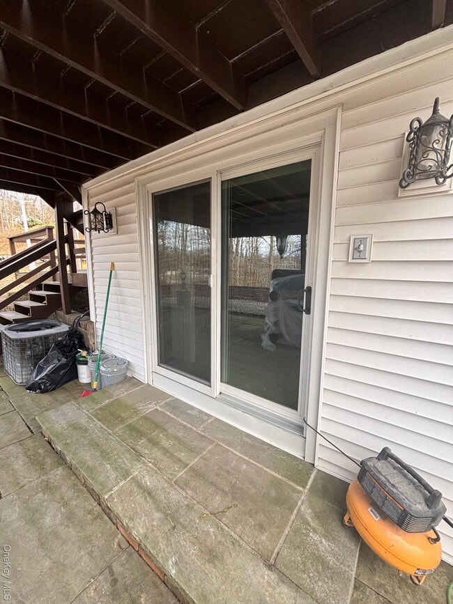 Building Photo - 2355 Vista Ct