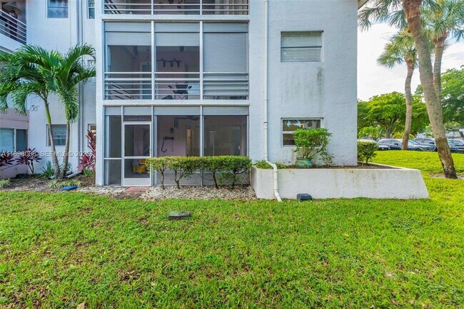 Building Photo - 8002 Lagos De Campo Blvd