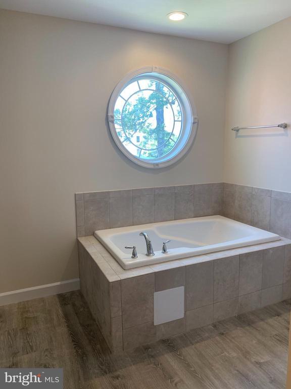 Building Photo - 8927 Erie Ave