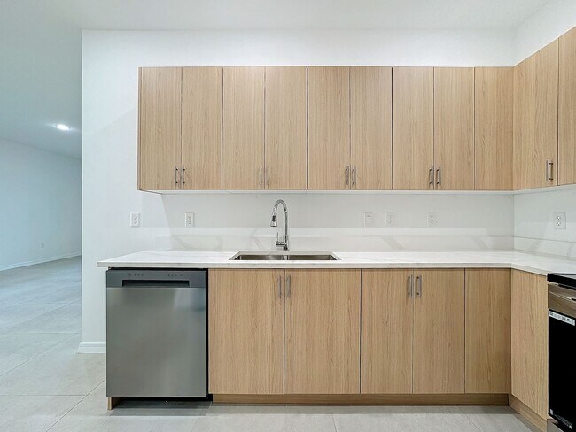 Building Photo - Townhouse For Lease in Saint Cloud