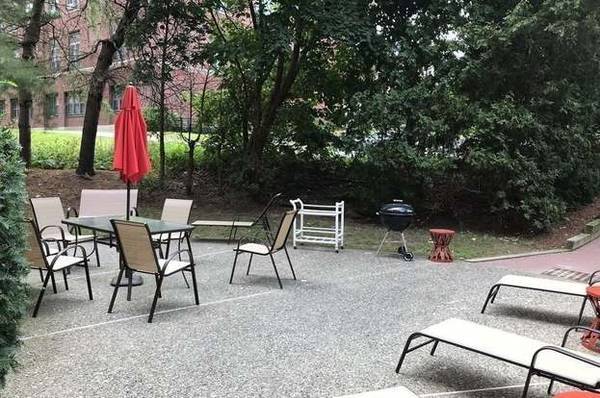 Building Photo - 48 Forest St