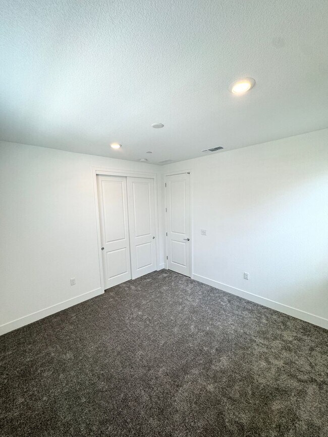 Building Photo - Three Bedroom, Two Bath Single-Story Canyon Solar Home in Folsom SEE VIDEO