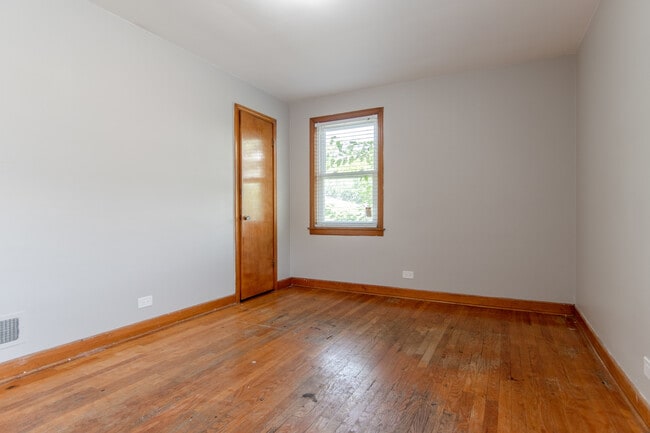 Building Photo - 301 Bohland Ave