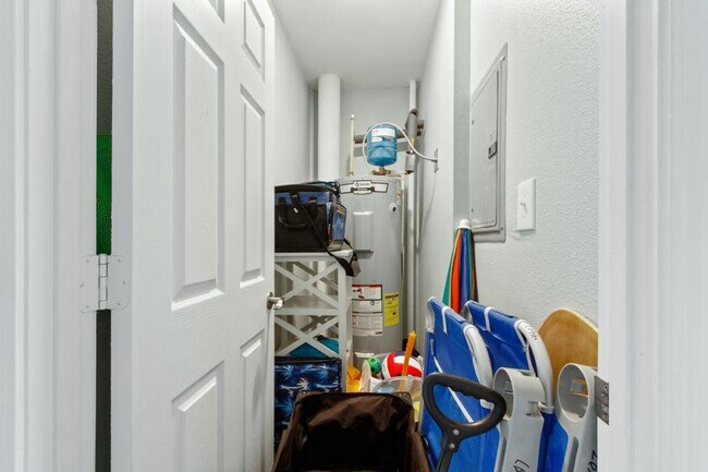 Building Photo - 400 Plantation Rd