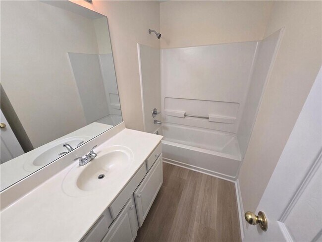 Building Photo - 2206 Creekway Dr