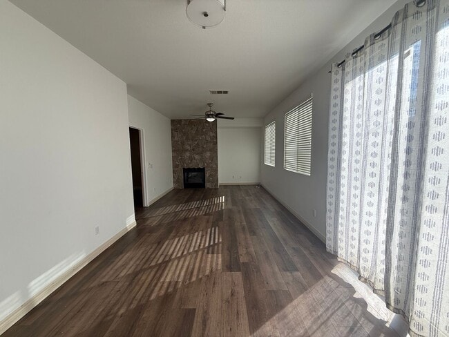 Building Photo - Beautiful Home in May Ranch