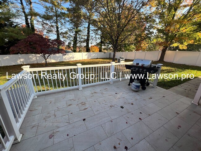 Building Photo - Very Nice & Spacious Home in Hidden Valley Neighborhood - Pet Friendly!