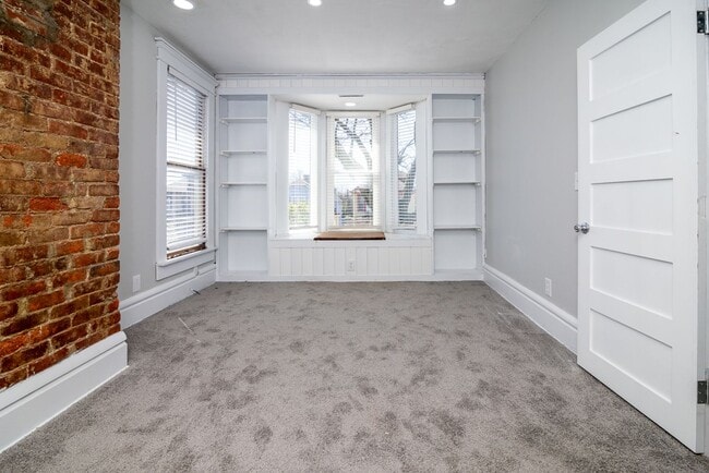 Building Photo - 418 E 17th Ave