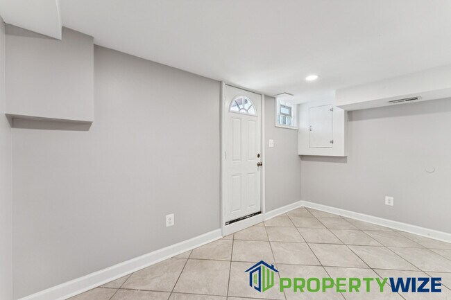 Building Photo - 6813 Bank St