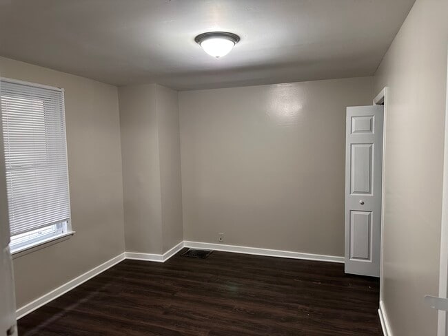 Building Photo - Sullivant