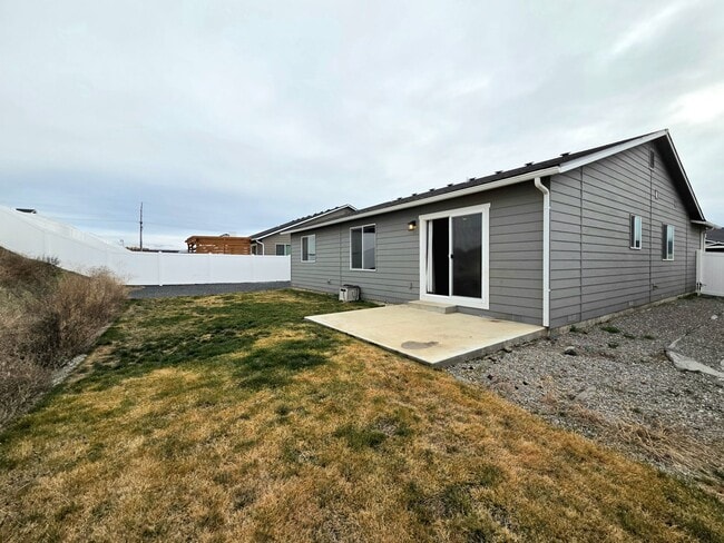 Building Photo - Newer Home in a Newer Community! 3-Bed, 2-Bath