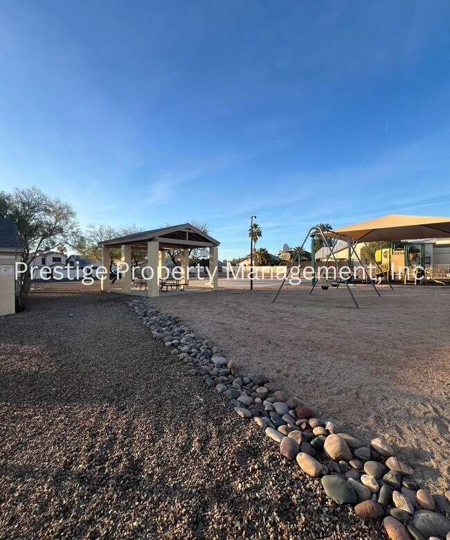 Building Photo - Wonderful Townhouse Located in the Northwest!!!