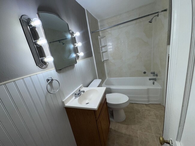 Building Photo - GREAT HOUSE ON PORTLAND AVE 2-BED 1-BATH