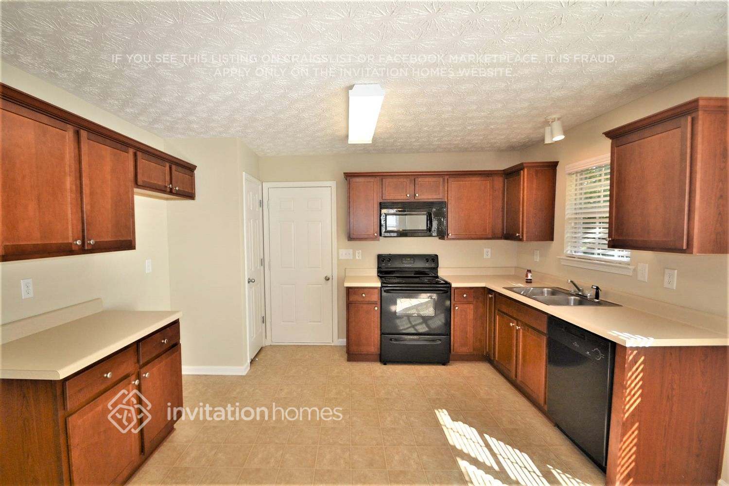 Building Photo - 559 Michael Cir