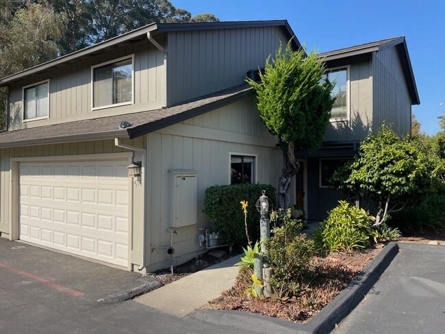 Building Photo - 578 Spinnaker Ct