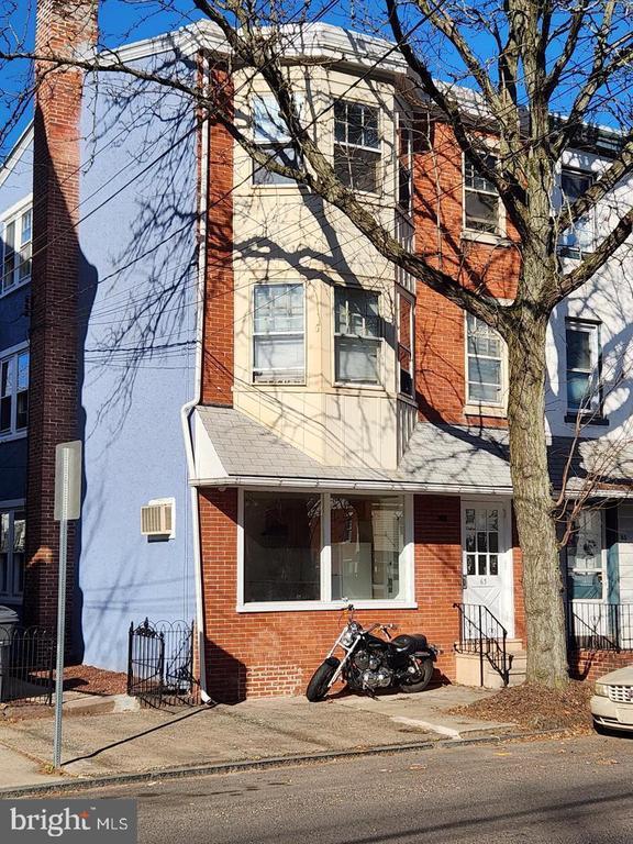 Primary Photo - 63 King St