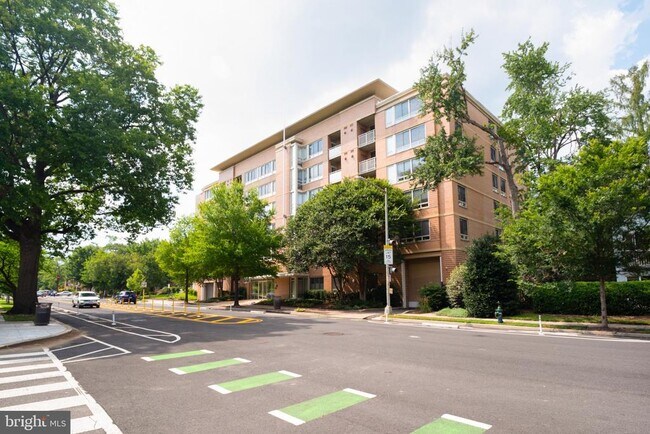 Building Photo - 355 I St SW