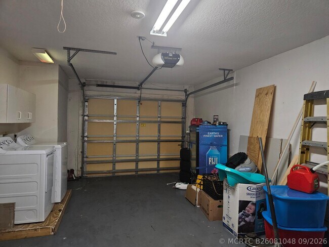 Building Photo - 286 NE Brunson Ct