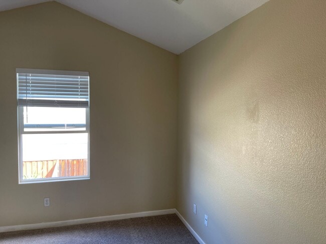 Building Photo - $ 250.00 Move in Credit - Adorable 1 bedro...