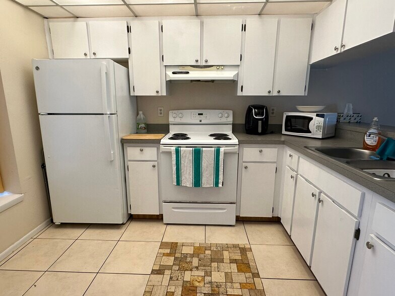 kitchen - 7315 Parkside Villas Dr