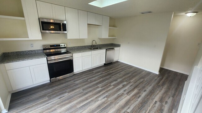 Building Photo - 3-bedroom 2.5 Bath Home in Converse