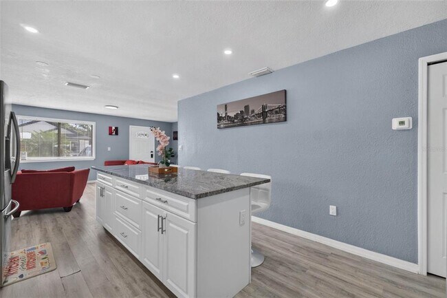Building Photo - 8114 N Edison Ave