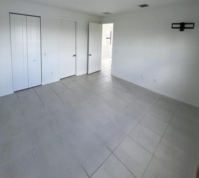 Building Photo - 5553 Quiet Lake Pl
