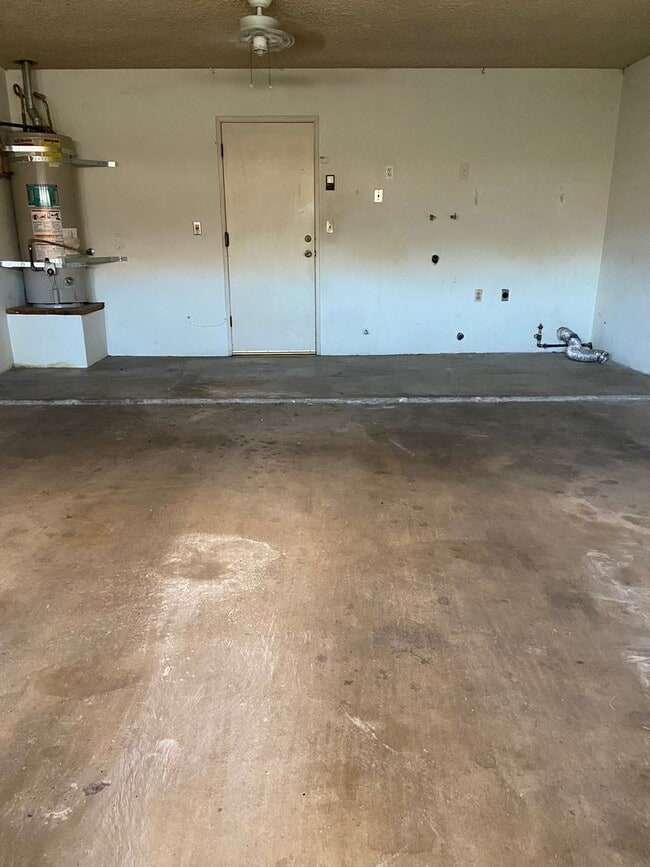 Building Photo - 2 Bedroom Condo in Gated Community!