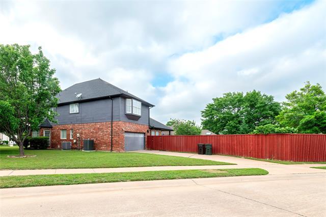 Building Photo - 7100 Oakbrook Dr