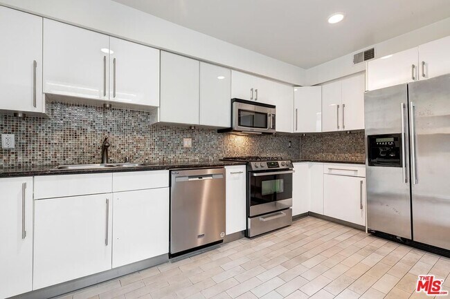 Building Photo - 1013 21st St