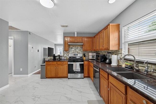 Building Photo - 7762 Eldergrove Ln