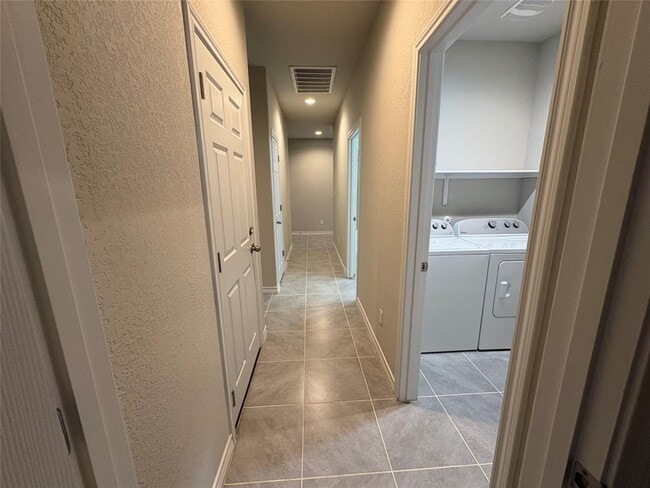 Building Photo - 147 Mary Max Cir