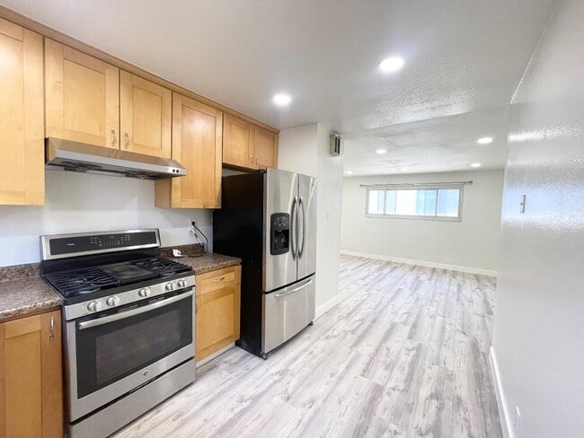Building Photo - 82 Bromley Ct