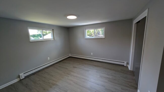 Building Photo - Whitaker / Homestead - 2 BR Single Family, Large Fenced Yard, Garage