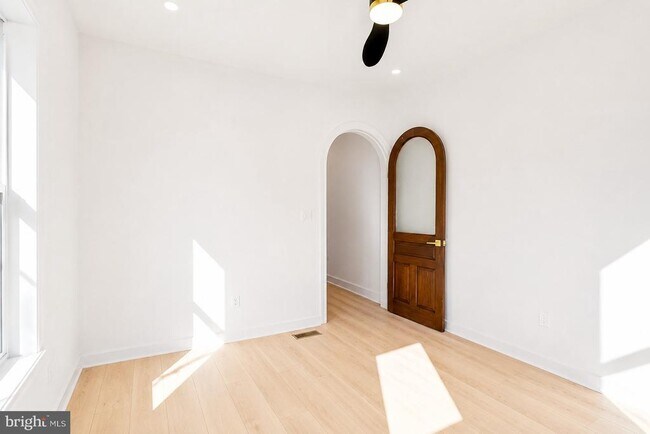 Building Photo - 1519 N Dover St