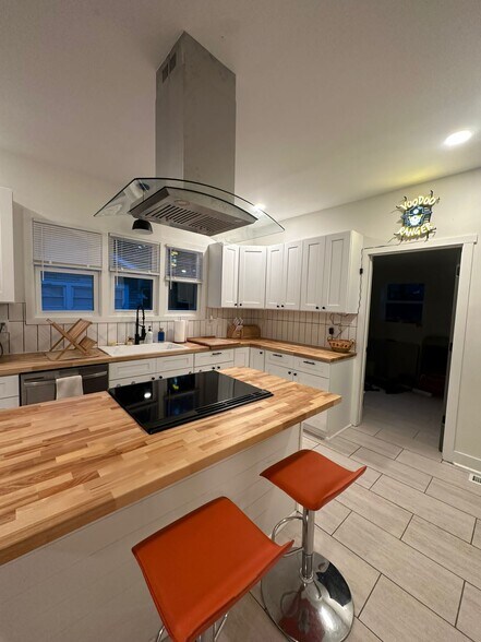 Kitchen - 2559 E 5th Ave